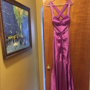 💜💜Gorgeous purple dressy satin gown 💜💜